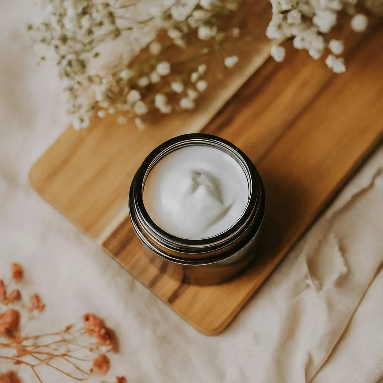 Top Benefits of Using a Vegan Firming Cream in Your Daily Routine